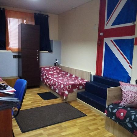Нау Гостиница Kijev Kültér fotó
